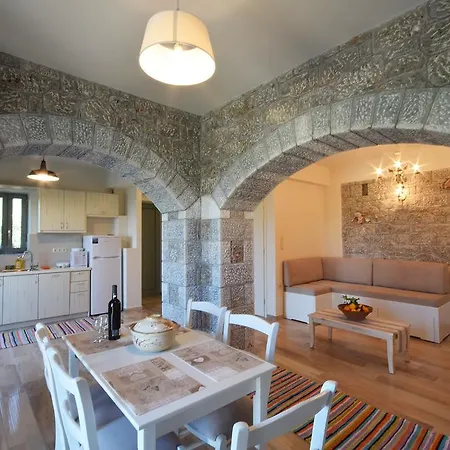 בית נופש Kastro-kardamili קרדמילי